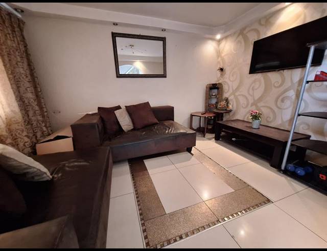 3 BEDROOM HOUSE FOR SALE IN EASTBURY